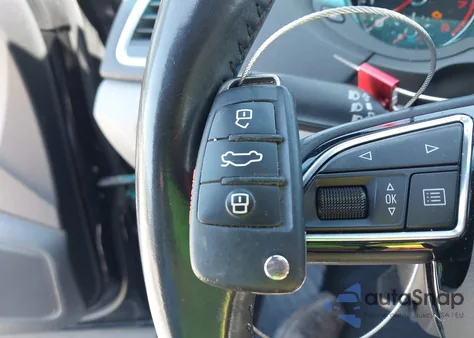 2017 Audi Q3 2.0T Premium z USA, uszkodzony, nr VIN WA1BCCFS1HR009639